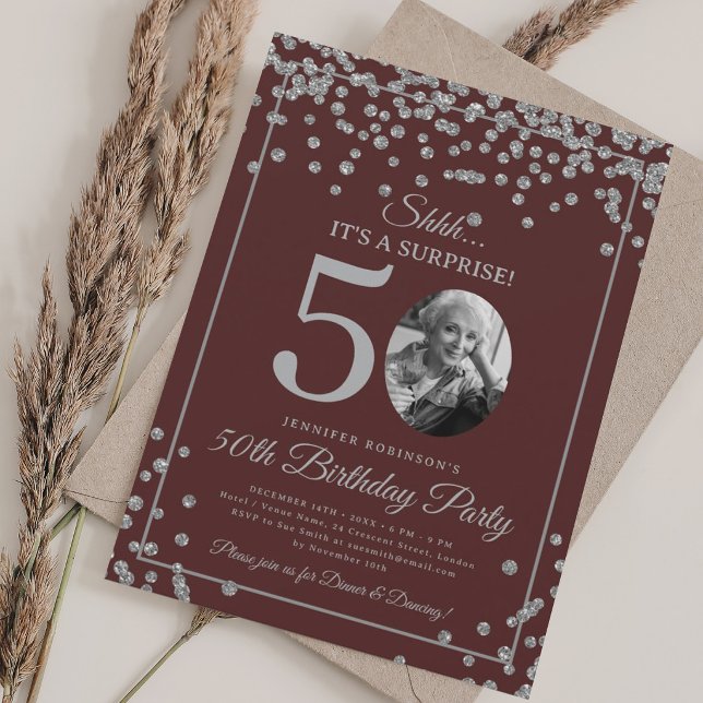 Invitación Foto de Sorpresa Cumpleaños 50 Aniversario Plata B (SURPRISE Photo 50th Birthday Silver Burgundy Invitation)