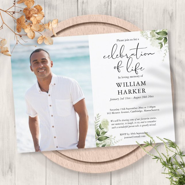 Invitación Foto del funeral de la celebración de la vida verd (Celebration of Life Greenery Funeral Photo Invitation)