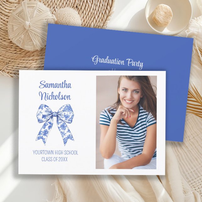 Invitación Foto del partido de graduación Blue White Bow (Blue bow graduation party photo invitation)