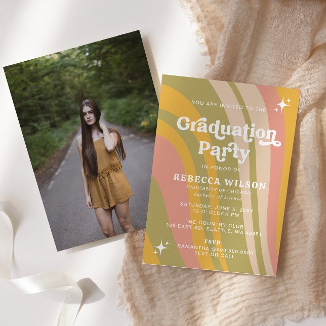Invitación Foto del partido de graduación Retro Groovy Pink G (Retro Groovy Pink Green 70s Graduation Party Photo Invitation)