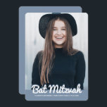 Invitación Foto del Personalizado moderno Bat Mitzvah<br><div class="desc">Este diseño está compuesto por un guion cursivo juguetón contrarrestado por una simple tipografía de san serif. Este diseño es moderno y sencillo. Agregar imagen de foto.

Disponible aquí:http://www.zazzle.com/store/selectpartysupplies</div>