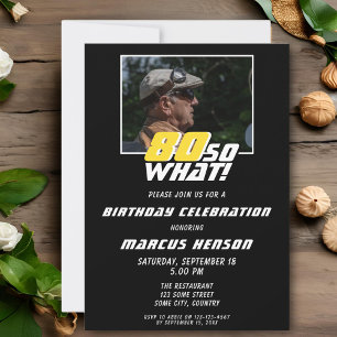 Invitación Foto divertida de cumpleaños 80 con cita '80 y qué