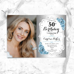 Invitación Foto Dusty Blue Silver 50 cumpleaños<br><div class="desc">Elegante invitación de 50 años floral femenina con tu foto. Diseño de vidrio con plata falsa. Cuenta con rosas azul polvoriento claro, fuente de guión y confeti. Perfecto para un elegante fiesta de celebración de cumpleaños. Personaliza con tus propios detalles. ¡Se puede personalizar para cualquier edad! Invitaciones Zazzle impresas o...</div>