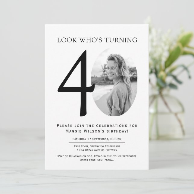 Invitación Foto en blanco y negro 40 cumpleaños (Anverso de pie)