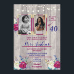Invitación Foto Fiesta de cumpleaños Floral Purple Wood 2 imá<br><div class="desc">Invitación a la foto de color morado,  Añada su foto a esta invitación de madera de estilo vintage. Agregue cualquier edad. Se incluye la impresión posterior.</div>