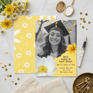 Invitación Foto floral amarilla de graduación en blanco y neg