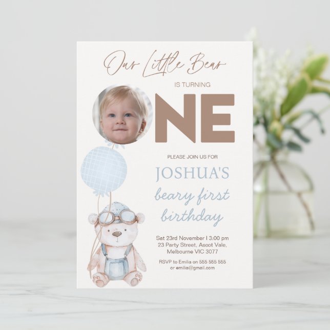 Invitación Foto Globos Azules Marrones Cumpleaños Beary Prime (Anverso de pie)