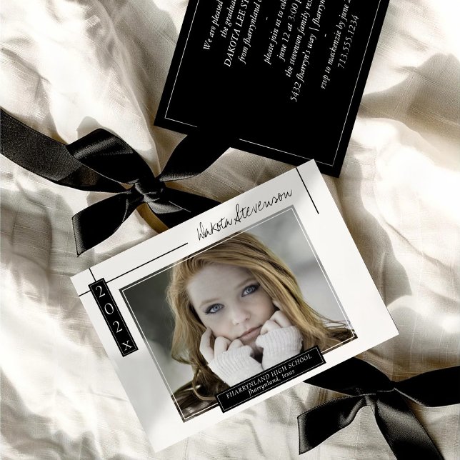 Invitación Foto mínima de graduación de líneas blancas y negr (Subido por el creador)