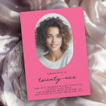 Invitación Foto Mínima Rosa Moderna 21º cumpleaños<br><div class="desc">Sencilla, mínima y muy elegante, esta invitación de cumpleaños celebra a alguien que cumple 21 años. El diseño simple y moderno con un fondo rosa negrita y un texto de carbón profundo pone el énfasis en el invitado de honor mientras se preparan para celebrar este importante cumpleaños. El único marco...</div>