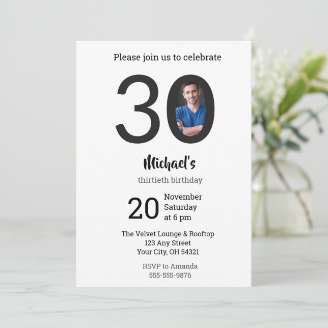 Invitación Foto Minimalista Moderna Cumpleaños 30 (Anverso de pie)