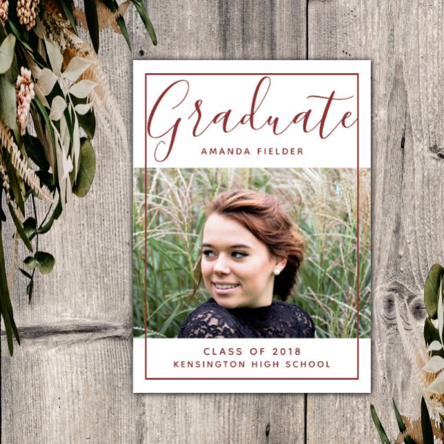 Invitación Foto moderna de graduación enmarcada | Borgoña (Burgundy Modern Framed Graduation Photo Announcement)