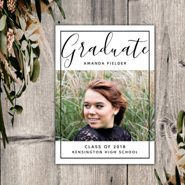 Invitación Foto moderna de graduación enmarcada | Negro (Black Modern Framed Graduation Photo Announcement)