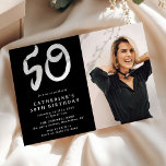 Invitación Foto moderna de la fiesta de cumpleaños número 50<br><div class="desc">Invitación a la foto del cumpleaños 50 de moda. El diseño presenta una fotografía de su elección en un fondo negro, con una plantilla sencilla de texto blanco que es fácil de personalizar. El número cincuenta es una divertida tipografía de pincel que le da a esta invitación un toque moderno....</div>