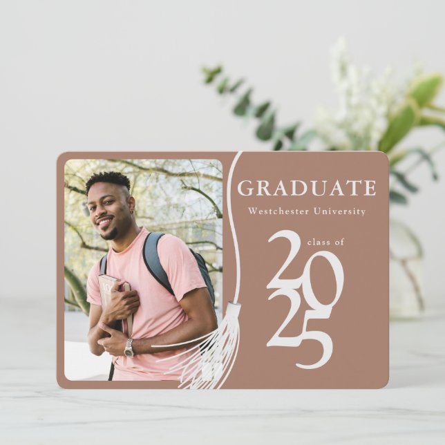 Invitación Foto moderna Mocha Brown Graduation Party (Anverso de pie)