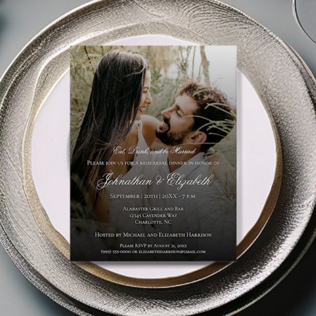 Invitación Foto moderna y ensayo general negro para la cena (Modern Photo and Black Overlay Rehearsal Dinner Invitation)