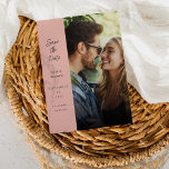 Invitación Foto moderna y lateral Salven la fecha - Rosa polv<br><div class="desc">Envíe Hermosa y Única Guardar las Fechas con su moderna foto y lateral Guardar la fecha Guardar las invitaciones de fecha.</div>
