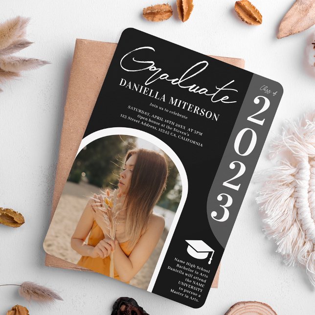 Invitación Foto negrita graduación negra en arco 2023 (Subido por el creador)