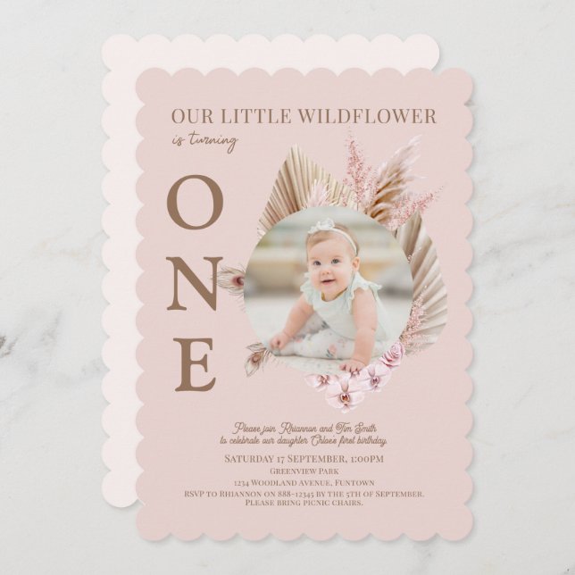 Invitación Foto Pink Little Wildflower Primer cumpleaños (Anverso / Reverso)