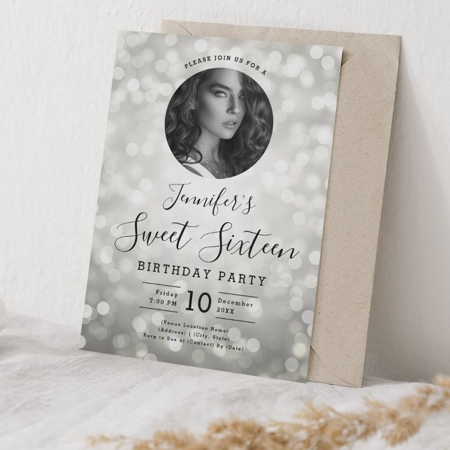 Invitación FOTO Plata Bokeh Ilumina dulce 16 Fiesta (PHOTO Silver Bokeh Lights Sweet 16 Party Invitation)