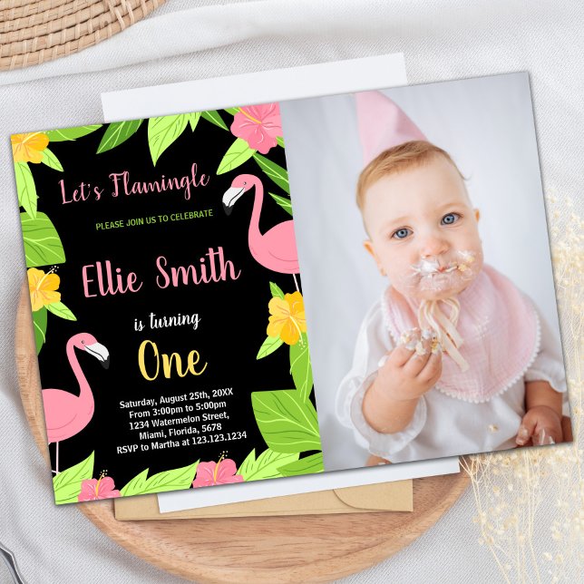 Invitación Foto Primer cumpleaños de Black Green Flamingo (Photo First Black Green Flamingo Birthday Invitation)