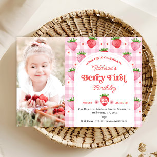 Invitación Foto Red Strawberry Berry Sweet 1er cumpleaños