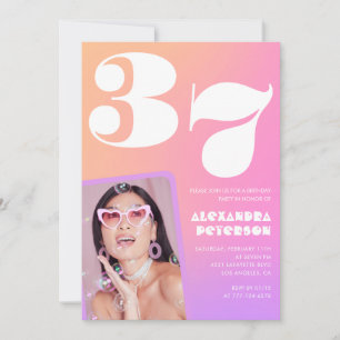 Invitación Foto Retro Gradiente Rosa cumpleaños 37