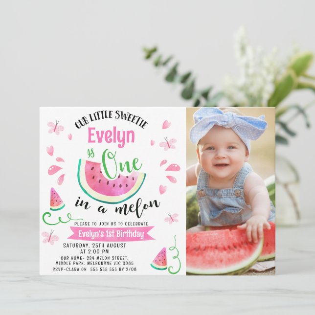 Invitación Foto Rosa Cute En Un Melón Primer Cumpleaños (Anverso de pie)