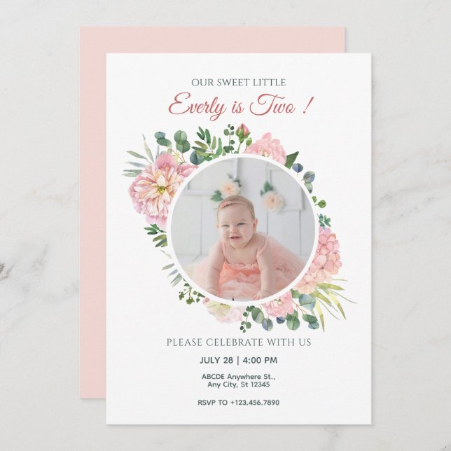 Invitación Foto rosa de cumpleaños floral (Anverso / Reverso)
