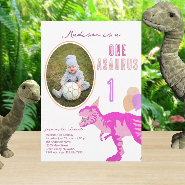 Invitación Foto Rosa T-Rex Cualquier edad Fiesta de primer cu (It's easy to change this photo invitation from one to two or five or any age you need)