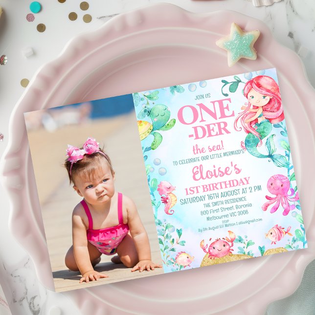 Invitación Foto Sirenita roja: primer cumpleaños del mar (Girls Oneder The Sea Birthday Invitation with Mermaid, Under The Sea Themed Birthday Invitation )