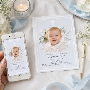 Invitación Foto suave de niño en azul con flores blancas arco