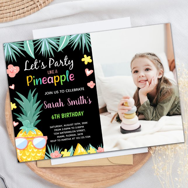 Invitación Foto SunGlass Fiesta de piña negra Cumpleaños (Photo SunGlass Black Pineapple Party Birthday Invitation)