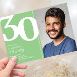 Invitación Foto verde 30 Fiesta de cumpleaños<br><div class="desc">Crea recuerdos duraderos en tu fiesta de cumpleaños número 30 con estas invitaciones para fiestas de cumpleaños verde. Con un gran tipo de letra en negrita que muestra el número '30', una foto del chico/chica de cumpleaños y una plantilla moderna que es fácil de personalizar, estas invitaciones capturarán el espíritu...</div>