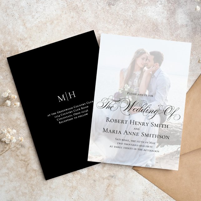 Invitación Fotografía de caligrafía elegante en blanco y negr (Elegant Black and White Calligraphy Script photo Wedding invitation)