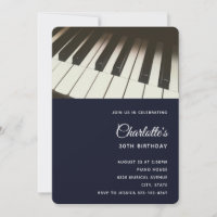 Fotografía de cumpleaños de teclas de piano en bla