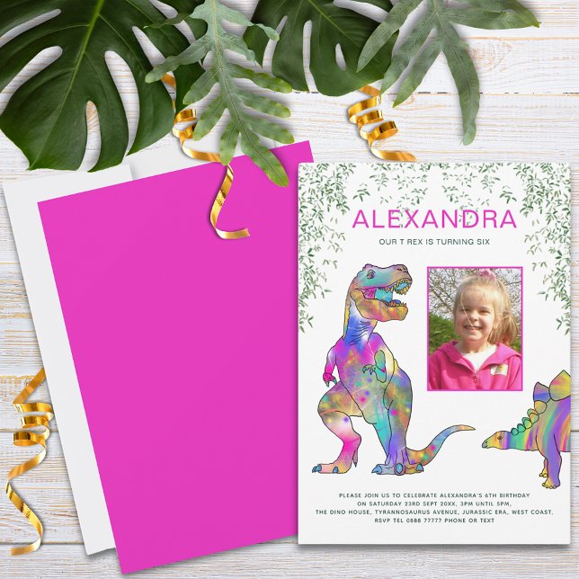 Invitación Fotografía de la fiesta de cumpleaños de las chica (Colorful dinosaur girls photo bright pink birthday party invitation T-Rex and stegosaurus )