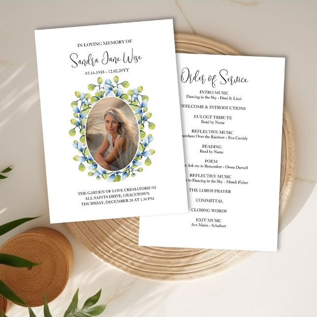 Invitación Fotografía de marco verde Funeral Orden de la tarj (Funeral Order of Service Program with photo framed with greenery by Darling & May)
