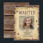 Invitación Fotografía del Funny Wanted Poster Birthday Party<br><div class="desc">Famosa Invitación de Occidente a la fiesta de cumpleaños del Poster. El diseño tiene un fondo de madera y luces y un poster buscado con agujeros de bala. Añada una foto de un chica,  un niño o un niño. Personalizar con los detalles de tu fiesta de cumpleaños.</div>