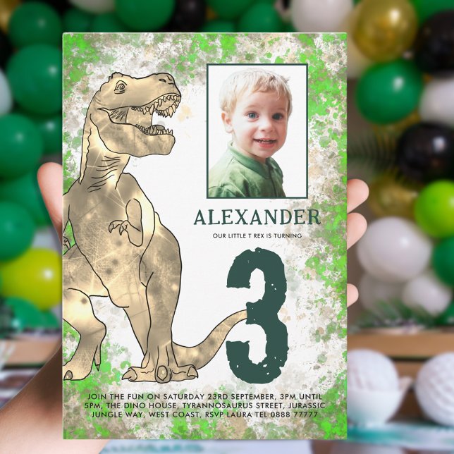 Invitación Fotografía del tercer Fiesta de cumpleaños de Dino (Dinosaur T-Rex photo template 3rd birthday party invitation green and brown watercolor )