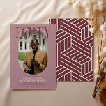 Invitación Fotografía ovalada moderna y firma 40 cumpleaños<br><div class="desc">Moderna y elegante Invitación de cumpleaños número 40. El diseño presenta una fotografía oval del chica/niño de cumpleaños, la elegante letra 'FORTY' con el nombre de las personas en el guión de la firma encima de la parte superior y una simple plantilla de fiesta de cumpleaños que es fácil de...</div>
