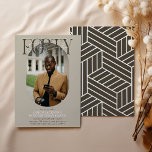 Invitación Fotografía ovalada moderna y firma 40 cumpleaños<br><div class="desc">Moderna y elegante Invitación de cumpleaños número 40. El diseño presenta una fotografía oval del chica/niño de cumpleaños, la elegante letra 'FORTY' con el nombre de las personas en el guión de la firma encima de la parte superior y una simple plantilla de fiesta de cumpleaños que es fácil de...</div>