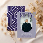 Invitación Fotografía ovalada moderna y firma 50 cumpleaños<br><div class="desc">Moderna y elegante Invitación de cumpleaños número 50. El diseño presenta una fotografía oval del chica/niño de cumpleaños, la elegante letra 'FIFTY' con el nombre de las personas en el guión de la firma encima de la parte superior y una simple plantilla de fiesta de cumpleaños que es fácil de...</div>