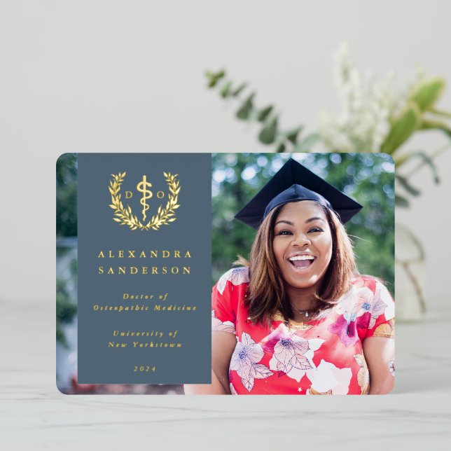 Invitación fotográfica de graduación de Blue DO As (Anverso de pie)