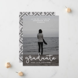 Invitación fotográfica de graduación gris y blanco