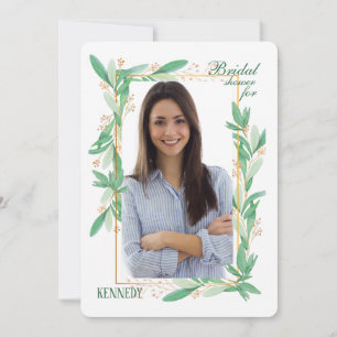 Invitación fotográfica sobre hojas verdes
