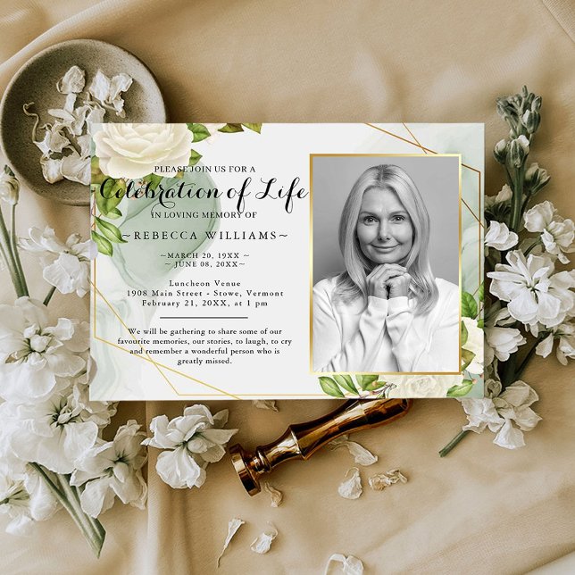 Invitación Fotomontaje floral blanca moderna celebración de l (Subido por el creador)