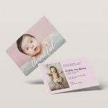 Invitación Fotos de la niña agradecida bebé ducha rosa<br><div class="desc">Tarjeta de invitación para bebés personalizada con un texto elegante y moderno de escritura blanca "agradecido". Reemplace la foto, el color de fondo rosado y los detalles al personalizar para su presentación especial del bebé. Usa esto para agradecer a todos los que vienen de tu ducha de bebé una vez...</div>