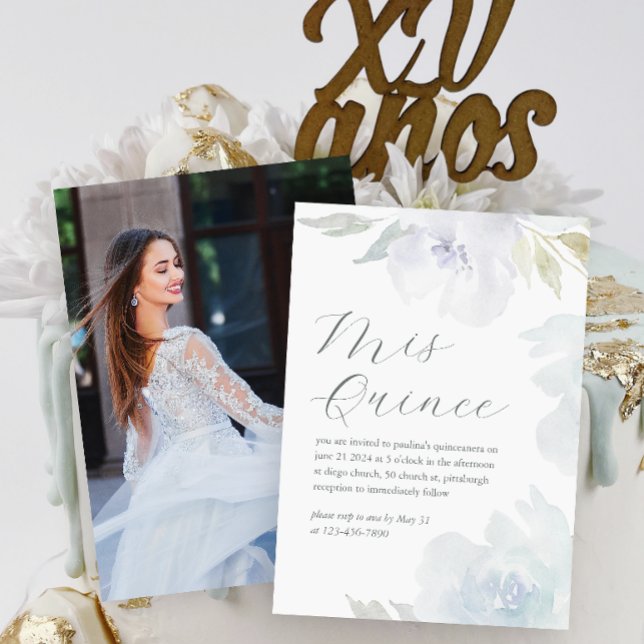 Invitación Fotos de los 15 Años de San Quinceañera (Beautiful Blue Floral Quinceañera Photo Invitation)