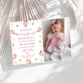 Invitación Fotos de primer cumpleaños de Cute Strawberry Berr