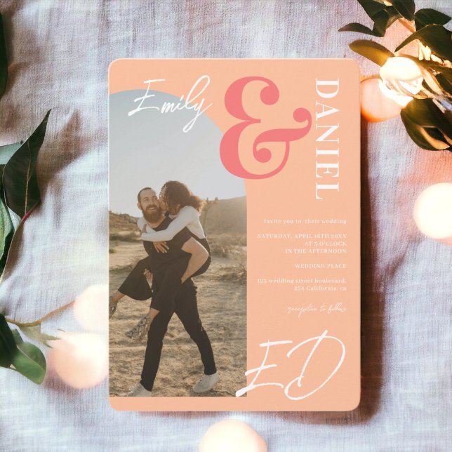 Invitación Fotos nombres en negrita boda de salmón arco meloc (Photos bold names script arch peach salmon wedding invitation)